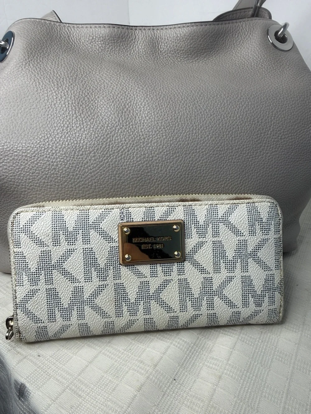 Michael Kors Raven Large Pebbled Leather Tote, Pearl Grey Bag /Wallet set.